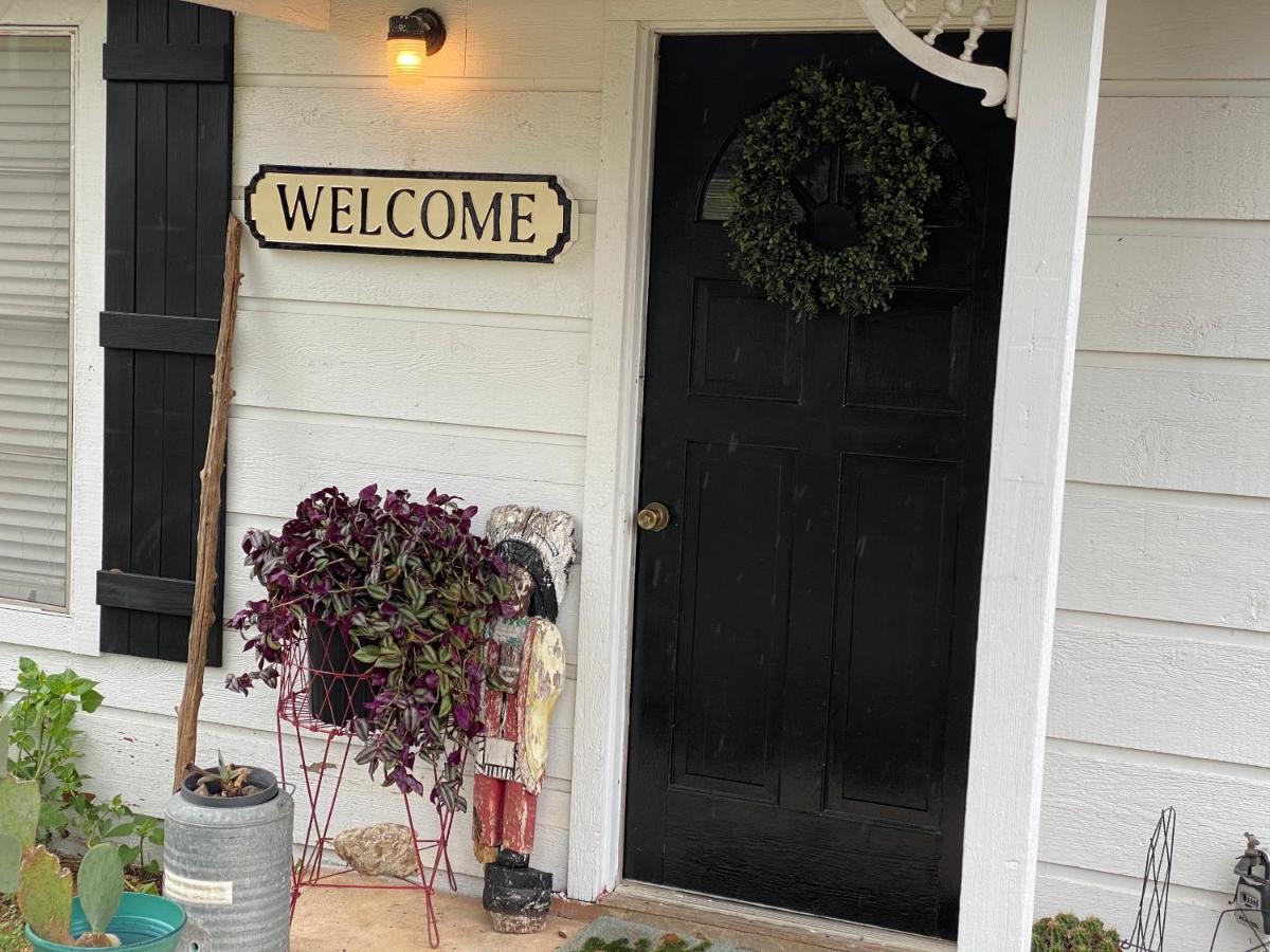 Pecan St. Parlor Haus Downtown Bandera, Tx 外观 照片